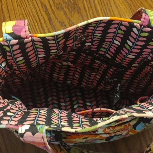 Vera Bradley colorful & fun shoulder bag. - Picture 5 of 6